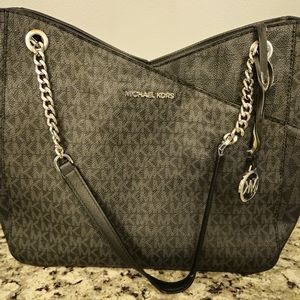 Michael Kors jet set travel bag